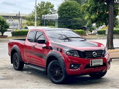 NISSAN NAVARA มือสอง NP300 KING CAB 2.5 CALIBRE E BLACK EDITION ปี 2018 ดีเซล เกียร์ธรรมดา สีแดง เลขไมล์ 30845 Km ฟรีดาวน์ ฟรีส่งรถ